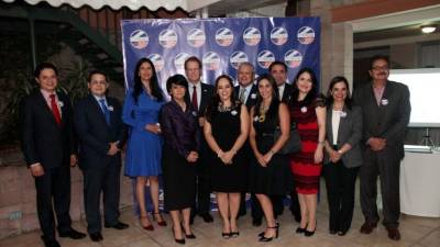 El embajador James Nealon y los miembros de la AmCham participaron con emoción en este coctel social. Fotos: Andro Rodríguez