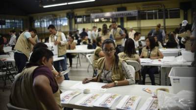 El conteo de las actas en escrutinio especial recién terminó en la madrugada de este lunes.