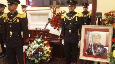 Los cadetes de la Academia Militar hicieron guardia.