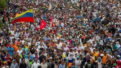 Miles de personas cuando participaban en una manifestación el miércoles 03 de mayo de 2017 en Caracas, Venezuela. EFE