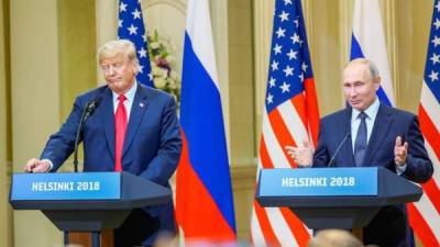 El presidente estadounidense, Donald J. Trump (i), y su homólogo ruso, Vladimir Putin (d). EFE/Archivo