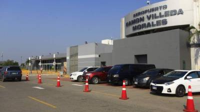 El aeropuerto Ramón Villeda Morales a partir de este mes operará hasta las 11:00 pm. Foto:Moisés Valenzuela.