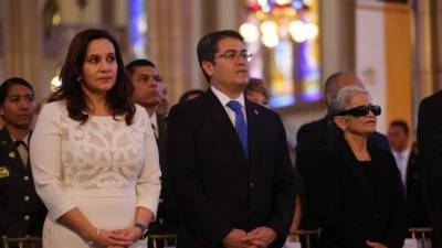 La primera dama Ana García y el presidente de la República de Honduras, Juan Orlando Hernández.