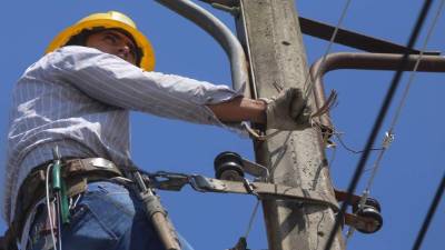 Cuadrillas de la Enee trabajarán en mantenimiento de líneas este martes en Puerto Cortés.