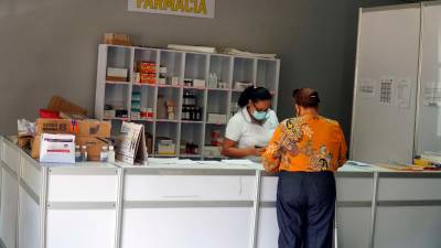 <b>Pacientes lamentan que no les den medicinas contra el covid. Foto: Cantarero. </b>