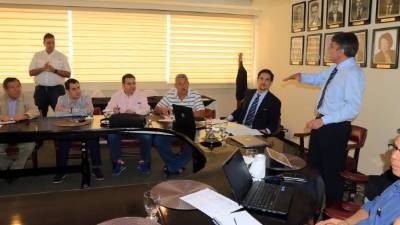 En la reunión se contó con la presencia de los representantes de la Fifa y Fenafuth.
