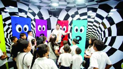 Los niños recorren felices el lugar.