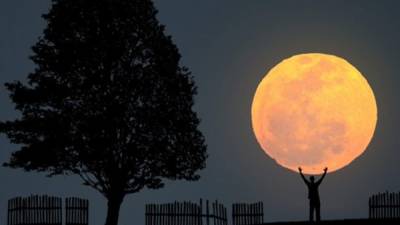 La súperluna será visible mañana, además se verá el 10 de agosto y el 9 de septiembre.