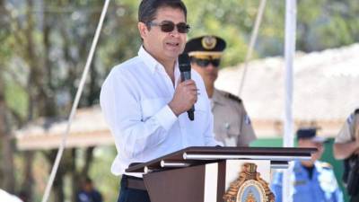 El presidente Hernández durante el evento de inauguración en Lepaterique, Francisco Morazán.