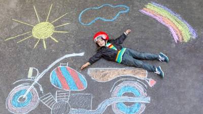 Los padres deben dar libertad a sus hijos para expresar su imaginación