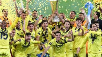 GDANSK (POLONIA), 26/05/2021.- Los jugadores del Villarreal celebran su victoria en la final de la UEFA Liga Europa que han disputado hoy miércoles frente al Manchester United en el estadio Arena Gdansk, en Gdansk, Polonia. EFE/Kiko Huesca.