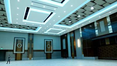 Los salones ubicados en el primer piso son extensos y tienen iluminación de última generación.