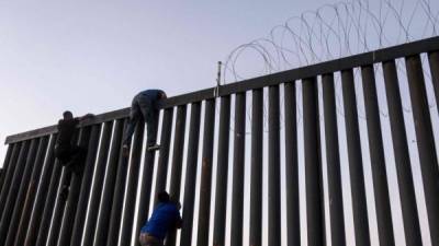 La Patrulla Fronteriza ha registrado varias muertes de migrantes por caída del muro en lo que va del año./AFP.