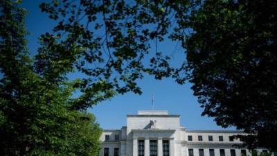 Fachada el edificio que alberga la sede de la Fed en Washington. El Banco Central estadounidense no descarta nuevos movimientos en las tasas durante las revisiones que tiene previsto efectuar este año.