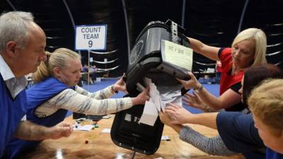 Las primeras urnas se abrieron en el centro de exposiciones Titanic, en el centro de recuento de Belfast.