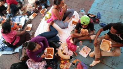 Pro-migrants activists are arrested as they demonstrate against US migration policies near the US-Mexico border fence at Imperial beach in San Diego county, US, as seen from Playas de Tijuana, Baja California state, Mexico, on December 10, 2018. (Photo by Guillermo Arias / AFP)
