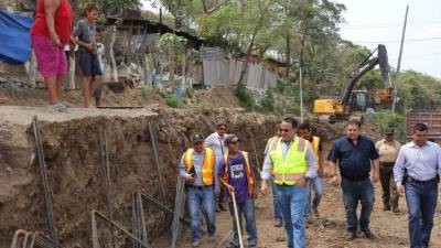 El alcalde Armando Calidonio supervisó la obra que será finalizada en los próximos días. Foto: Yoseph Amaya