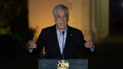 Tras la polémica desatada, Piñera se disculpó el domingo a través de su cuenta de Instagram: 'Sin duda, debí haberme puesto mascarilla', lamentó.