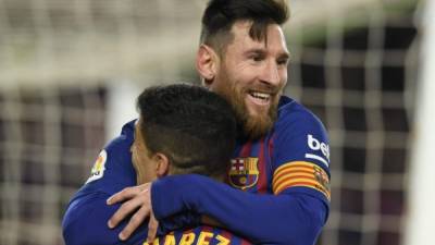 Messi y Luis Suárez no seguirían en el Barcelona la próxima campaña. Foto AFP.