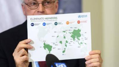 El responsable del Programa Mundial de la Hepatitis de la OMS, Marc Bulterys, durante su intervención. EFE