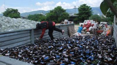 En San Pedro Sula, el centro de acopio está en la salida a La Lima, que recolecta envases de comercios de diferentes puntos de la ciudad.