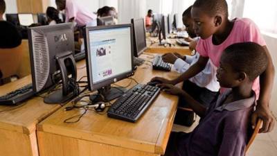 En las empresas, según el estudio, la penetración digital es mucho mayor, de cerca del 70 %.