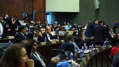 Los diputados en sesión en el Congreso Nacional.