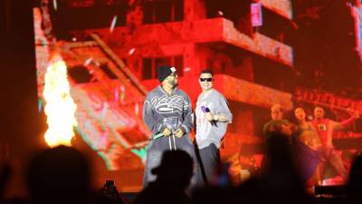 Tegucigalpa experimentó una sacudida de energía sin precedentes durante la Party de Verano 2026. Desde las dos de la tarde, el Estadio Chochi Sosa comenzó a recibir a una multitud que, de forma ágil y ordenada, colmó las instalaciones para recibir a los artistas invitados. En la lista, Jowell y Randy figuraron como los más esperados de la noche y se robaron el show con una energía inigualable.