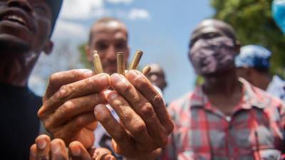 Manifestantes que denuncian el clima de inseguridad que se vive en el país en Puerto Príncipe (Haití).