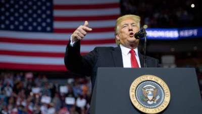 Trump advirtió nuevamente que no permitirá la entrada de los más de '10,000' migrantes a Estados Unidos./AFP.