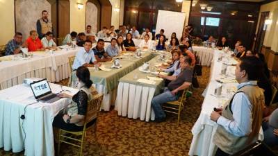 Personal del TSE capacitó a sus empleados, quienes replicarán lo aprendido a los instructores.