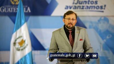 El portavoz de la Presidencia de Guatemala, Heinz Heimann, habla durante conferencia de prensa hoy, lunes 5 de marzo de 2018, en el Palacio Nacional de Ciudad de Guatemala (Guatemala). EFE