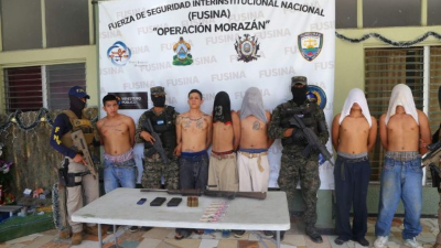 Los detenidos fueron presentados este lunes por Fusina. Foto: LaPrensa.