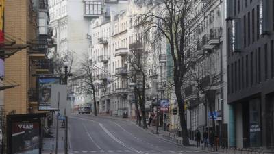 Vista general de una calle vacía en Kiev, Ucrania.