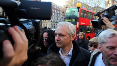 Julian Assange goza de la protección del gobierno de Ecuador en Londres, Reino Unido.