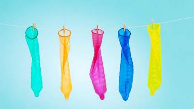 El condón no debe usarlo más de una vez o reutilizarlo, ya que disminuye el efecto protector del condón y puede romperse.