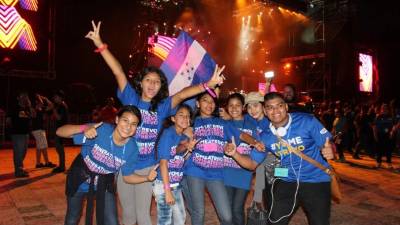 Niñas y voluntarios de los clubes de Glasswing Honduras.