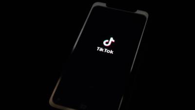 Teléfono móvil con la aplicación de Tik Tok.