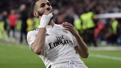 Real Madrid's French forward Karim Benzema celebrates after scoring his team's third goal during the Spanish League football match between Real Madrid CF and SD Huesca at the Santiago Bernabeu stadium in Madrid on March 31, 2019. (Photo by JAVIER SORIANO / AFP)