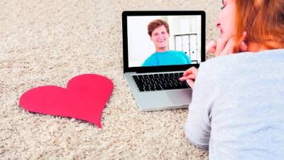 Los expertos señalan que no deben darse datos muy personales e íntimos a través de internet, pues no sabemos quién está realmente al otro lado.