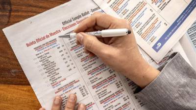 Trump alega que millones de inmigrantes planean votar en las elecciones del próximo 5 de noviembre en sus denuncias de fraude.