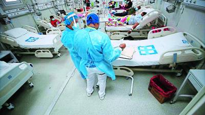 Los principales hospitales se están quedando sin pacientes, un hecho histórico en dos años de pandemia.