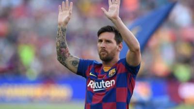 Barcelona's Argentinian forward Lionel Messi waves before the 54th Joan Gamper Trophy friendly football match between Barcelona and Arsenal at the Camp Nou stadium in Barcelona on August 4, 2019. (Photo by Josep LAGO / AFP)