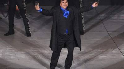 El cantante mexicano Juan Gabriel durante un concierto, el pasado jueves 17 de septiembre de 2015. EFE/Archivo