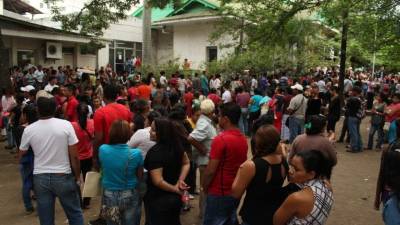 Cientos de usuarios lleganron ayer al RNP.