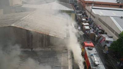 Los negocios afectados se ubican exactamente en la 8 y 9 calles, cuarta y quinta avenida del barrio Lempira en la capital industrial.