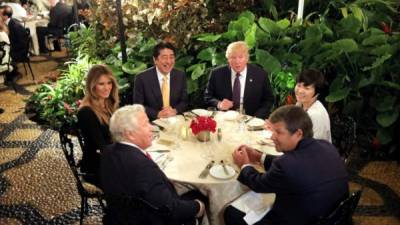 El magnate estadounidense invitó al primer ministro japonés, Shinzo Abe, a pasar un fin de semana en su resort de Mar-a-Lago.