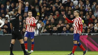 El jugador argentino, Ángel Correa, fue expulsado ante Real Madrid.