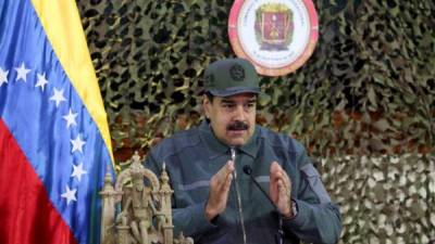 This picture released by Miraflores presidential palace press office shows Venezuela's President Nicolas Maduro delivering a speech during a meeting in the framework of the preparations for the Bicentennial Angostura Congress and the Military Exercise 'Soberania 2019' at the Fuerte Tiuna Military Complex, in Caracas on January 15, 2019. (Photo by Marcelo GARCIA / Venezuelan Presidency / AFP)