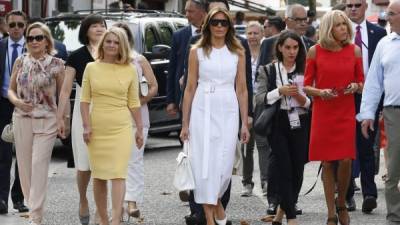 La primera dama estadounidense, Melania Trump, se ha convertido en una de las grandes protagonistas de la cumbre del G7, acaparando la atención de los medios internacionales que dan cobertura a la cita entre los líderes mundiales en Francia.